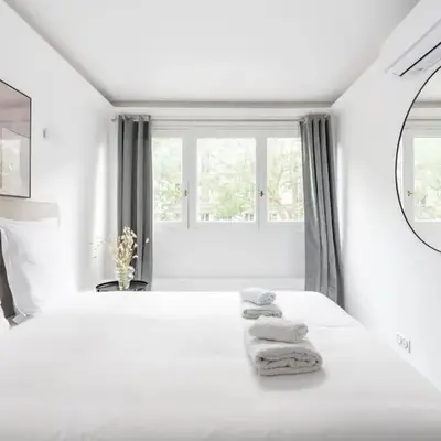 Appartement ensoleillé Buttes Chaumont -IV