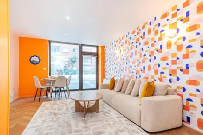Coin salon dans l'établissement Appartement Coloré aux portes des Buttes Chaumont