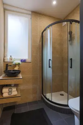Salle de bains dans l'établissement Sublimappartlamarquisepariscenter2bathr
