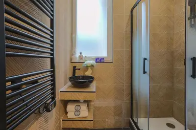 Salle de bains dans l'établissement Sublimappartlamarquisepariscenter2bathr