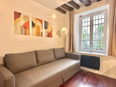 Coin salon dans l'établissement Cozy Apartment Near Bastille & Marais