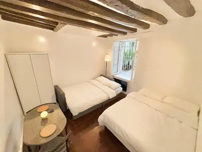 Un ou plusieurs lits dans un hébergement de l'établissement Cozy Apartment Near Bastille & Marais