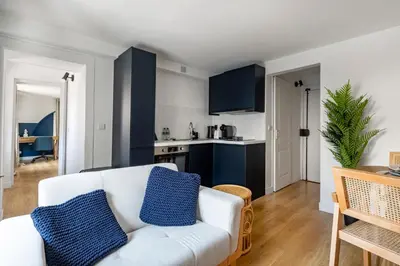 Cuisine ou kitchenette dans l'établissement Close to Center of Paris I Fully equipped