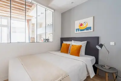 Un ou plusieurs lits dans un hébergement de l'établissement ParisConciergerie - 1BR apartment with AC