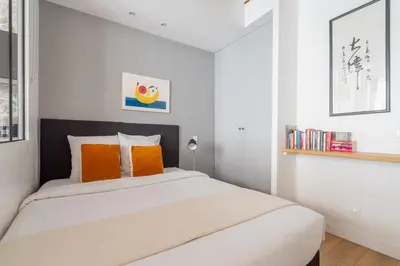 Un ou plusieurs lits dans un hébergement de l'établissement ParisConciergerie - 1BR apartment with AC