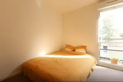 Un ou plusieurs lits dans un hébergement de l'établissement Private room in shared house