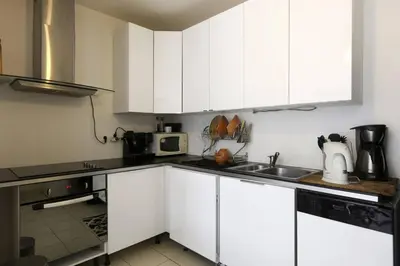 Cuisine ou kitchenette dans l'établissement Private room in shared house