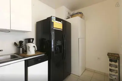Cuisine ou kitchenette dans l'établissement Private room in shared house