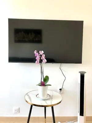 Télévision ou salle de divertissement dans l'établissement Chambre Lucas Salle de bain Privative
