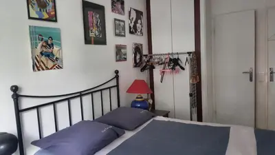 Un ou plusieurs lits dans un hébergement de l'établissement Chambre et salle d'eau proches du Sacré-Coeur