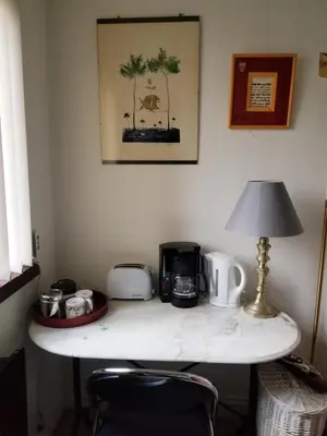 Plateau bouilloire dans l'établissement Chambre et salle d'eau proches du Sacré-Coeur