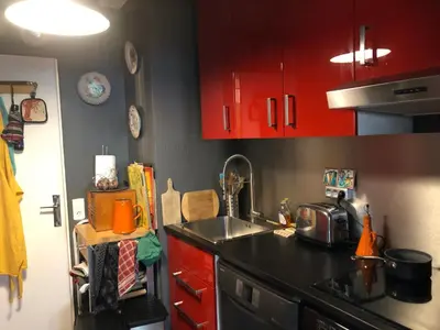 Cuisine ou kitchenette dans l'établissement Chambre et salle d'eau proches du Sacré-Coeur