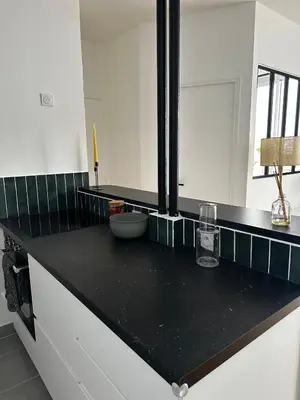 Cuisine ou kitchenette dans l'établissement Appartement avec terrasse