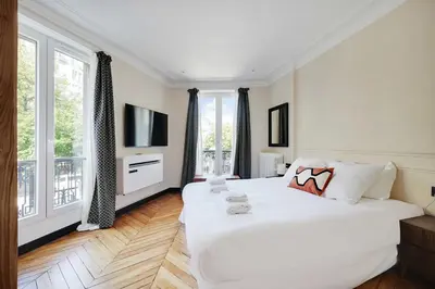 Un ou plusieurs lits dans un hébergement de l'établissement Charming apt - 1BR-4P - Arc de Triomphe