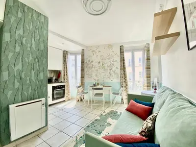 Cuisine ou kitchenette dans l'établissement Nid douillet et lumineux