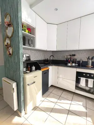 Cuisine ou kitchenette dans l'établissement Nid douillet et lumineux