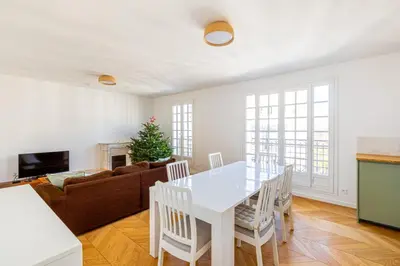 Coin salon dans l'établissement GuestReady - Confort familial avec balcon