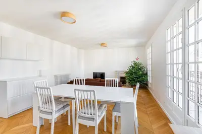 Coin salon dans l'établissement GuestReady - Confort familial avec balcon