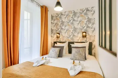 Un ou plusieurs lits dans un hébergement de l'établissement Bel appartement - 2 chambres au centre de Paris