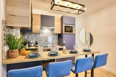 Cuisine ou kitchenette dans l'établissement Bel appartement - 2 chambres au centre de Paris