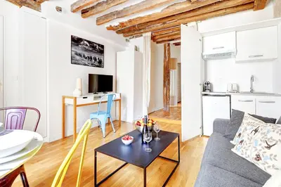 Télévision ou salle de divertissement dans l'établissement Bluestay 281 - Superbe appartement avec terrasse