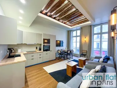 Cuisine ou kitchenette dans l'établissement Urban Flat 188 - Sublime 4 Bedroom Apartment in Paris