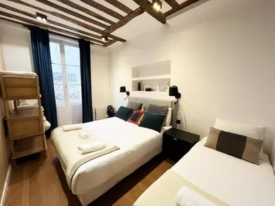 Un ou plusieurs lits dans un hébergement de l'établissement Urban Flat 108 - Stunning 4 BDR Flat in Paris