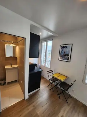 Cuisine ou kitchenette dans l'établissement Superbe studio à MONTMARTRE