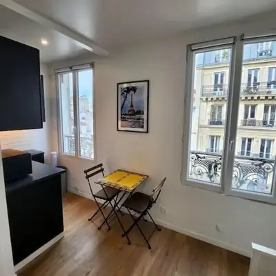 Superbe studio à MONTMARTRE