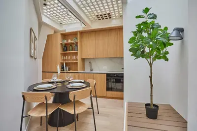 Cuisine ou kitchenette dans l'établissement Apartment Le Marais Centre de Paris by Studio Prestige