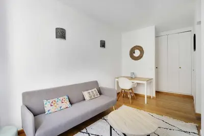 Coin salon dans l'établissement GoodGuest- Paris Levallois Bail Mobilité