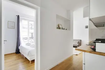 Cuisine ou kitchenette dans l'établissement GoodGuest- Paris Levallois Bail Mobilité