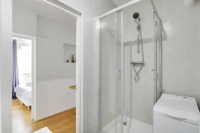Salle de bains dans l'établissement GoodGuest- Paris Levallois Bail Mobilité