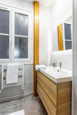 Salle de bains dans l'établissement GoodGuest- Paris Levallois Bail Mobilité