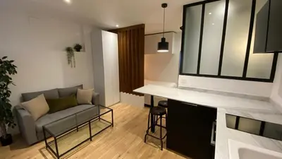Coin salon dans l'établissement Joli studio au cœur de Paris
