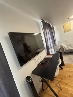 Télévision ou salle de divertissement dans l'établissement LOFT Paris la Villette