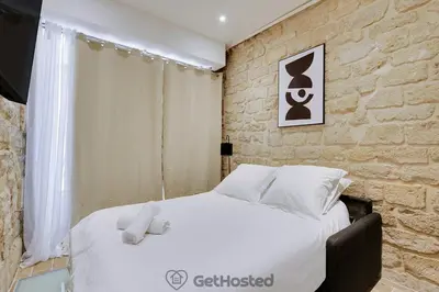 Un ou plusieurs lits dans un hébergement de l'établissement Paris Hideaway, Private Cinema - GetHosted