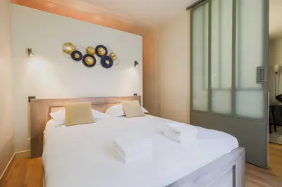 Un ou plusieurs lits dans un hébergement de l'établissement Modern flat - 1BD-4P - Parc Monceau