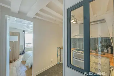 Cuisine ou kitchenette dans l'établissement Flexliving - room - Lune