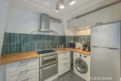 Cuisine ou kitchenette dans l'établissement Flexliving - room - Lune
