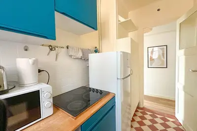 Cuisine ou kitchenette dans l'établissement Flexliving - whole flate - Entrepreneur