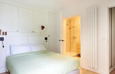 Un ou plusieurs lits dans un hébergement de l'établissement Beautiful central apartment near Eiffel Tower and Invalides