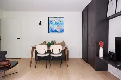 Télévision ou salle de divertissement dans l'établissement Beautiful central apartment near Eiffel Tower and Invalides