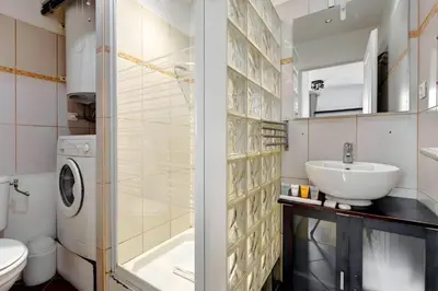 Salle de bains dans l'établissement Bluestay 238 - Superbe appartement à Paris