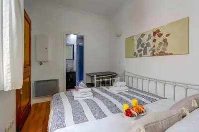 Un ou plusieurs lits dans un hébergement de l'établissement Bluestay 205 - Charmant Studio à Paris