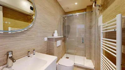 Salle de bains dans l'établissement Bluestay 285 - Charmant Appartement à Paris