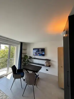 Cuisine ou kitchenette dans l'établissement Studio à Courbevoie 92