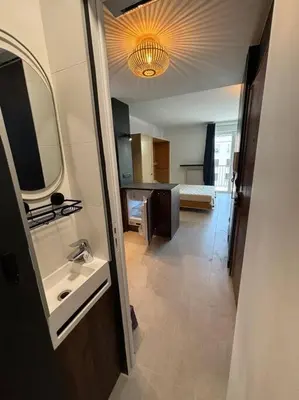 Salle de bains dans l'établissement Studio à Courbevoie 92