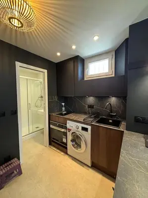 Cuisine ou kitchenette dans l'établissement Studio à Courbevoie 92