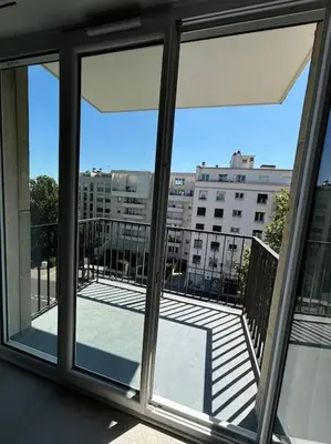 Balcon ou terrasse dans l'établissement Studio à Courbevoie 92